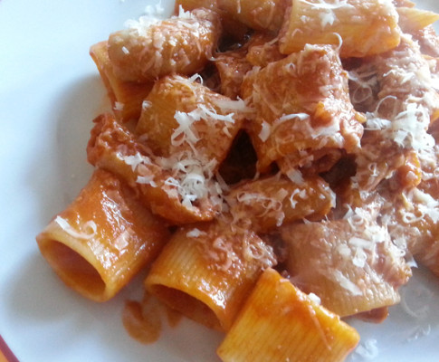 Mezzi paccheri alla pajata