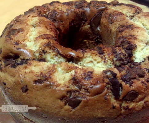 Ciambellone con scaglie di cioccolata