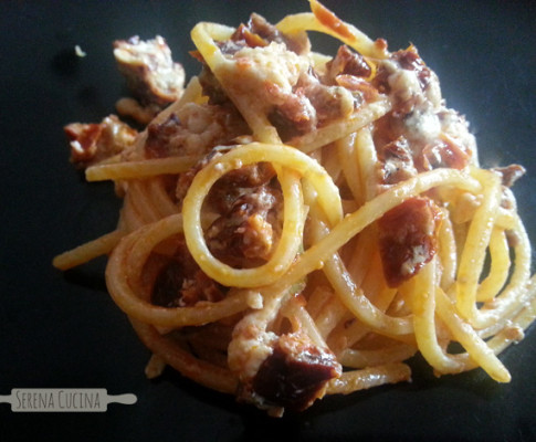 Spaghetti pomodori secchi, caprino e bomba calabrese