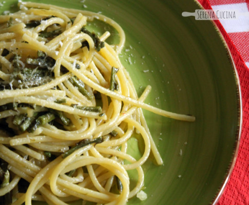 Spaghetti aglio, olio, peperoncino e asparagi selvatici