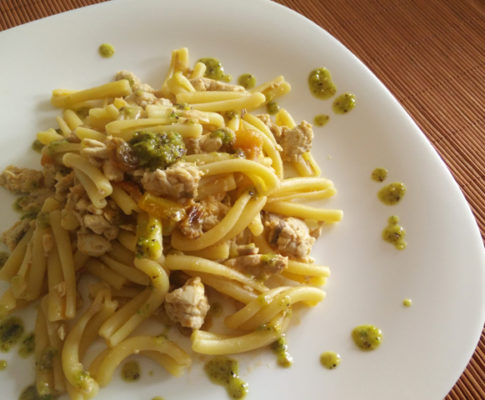 Pasta palamita pesto di pistacchi e pomodorini